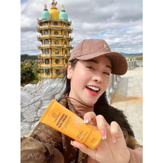 Kem chống nắng dành cho da mặt Laura Sunshine Whitening Sun Cream SPF50+ 50ml
